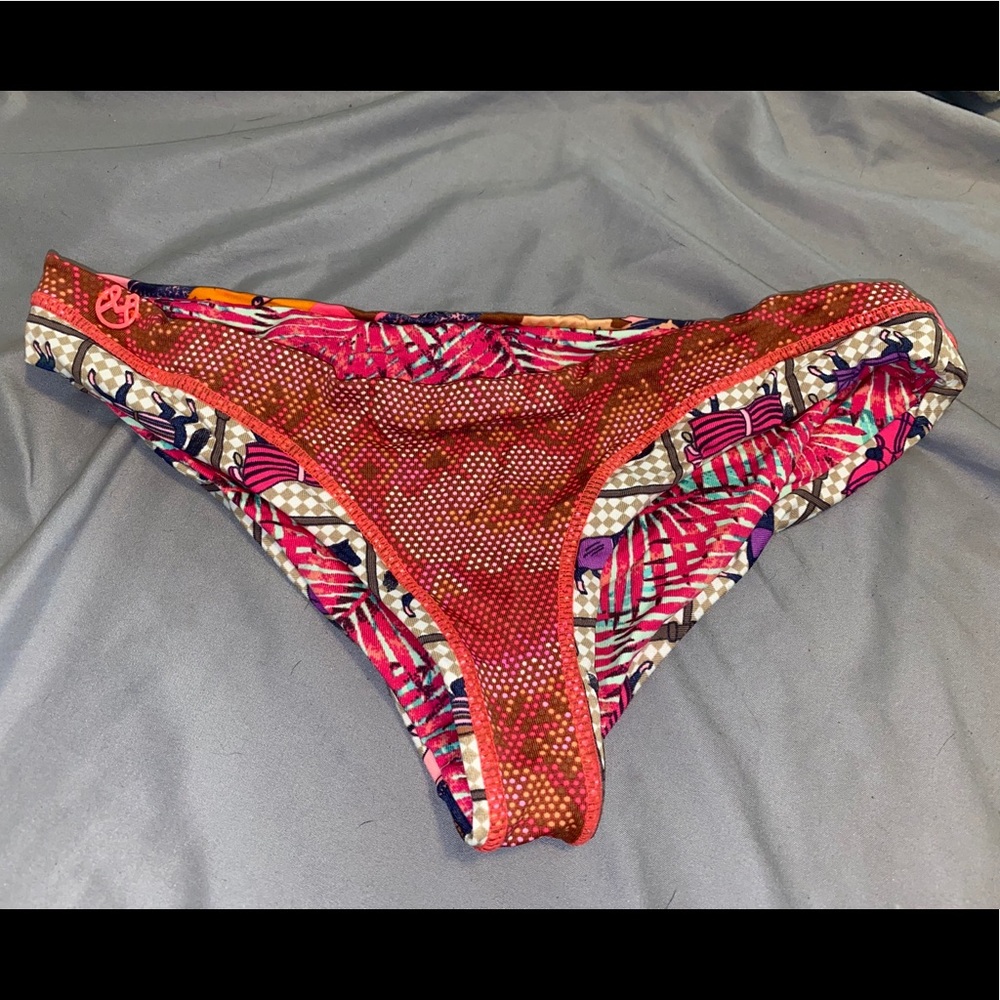Reversible bikini bottoms!👙